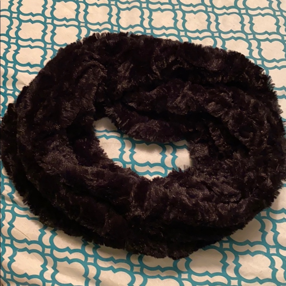 Faux fir scarf